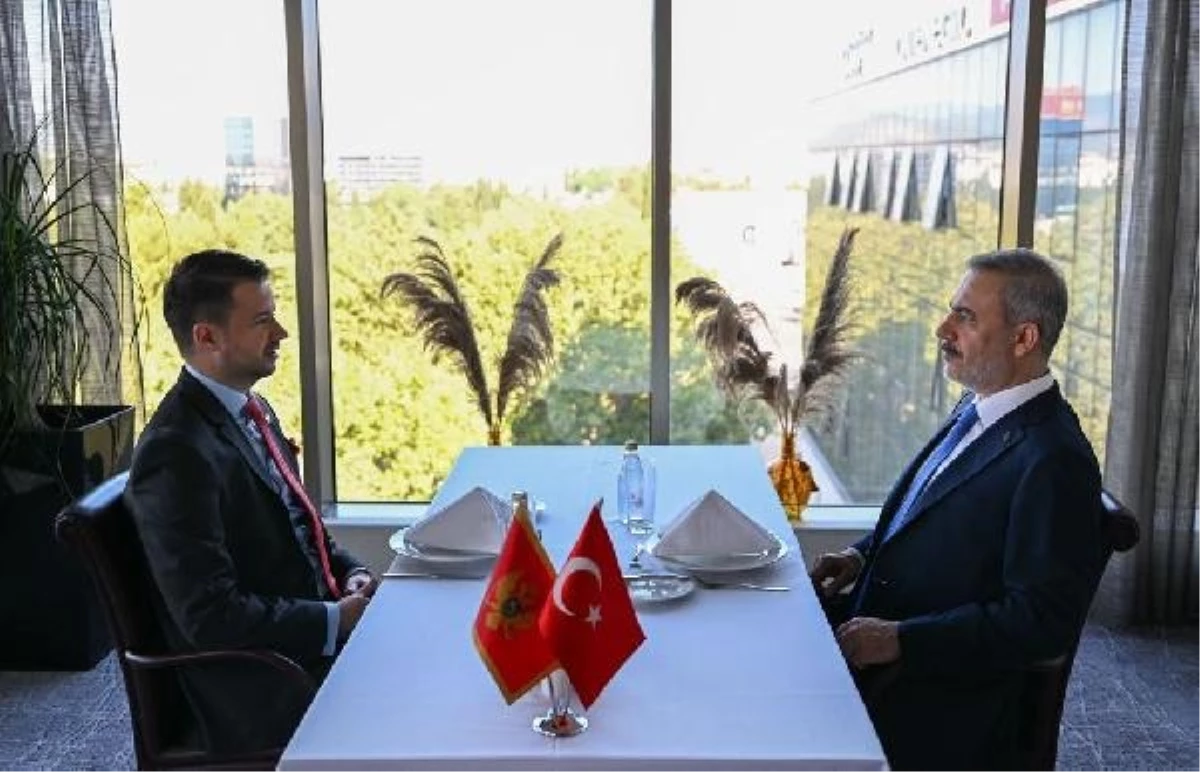 Dışişleri Bakanı Hakan Fidan, Karadağ Cumhurbaşkanı ile GDAÜ Zirvesi için bir araya geldi