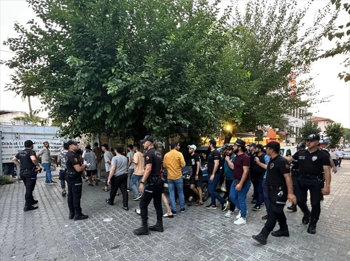 İzmir\'de düzensiz göçmen operasyonu: 120 kişi yakalandı