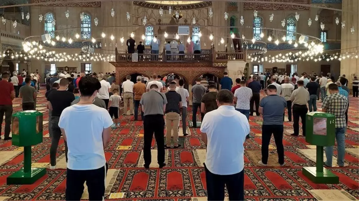 Bayram namazı nasıl kılınır, kaç rekat, nasıl niyet edilir? Diyanete göre bayram namazı kılınışı 2023!