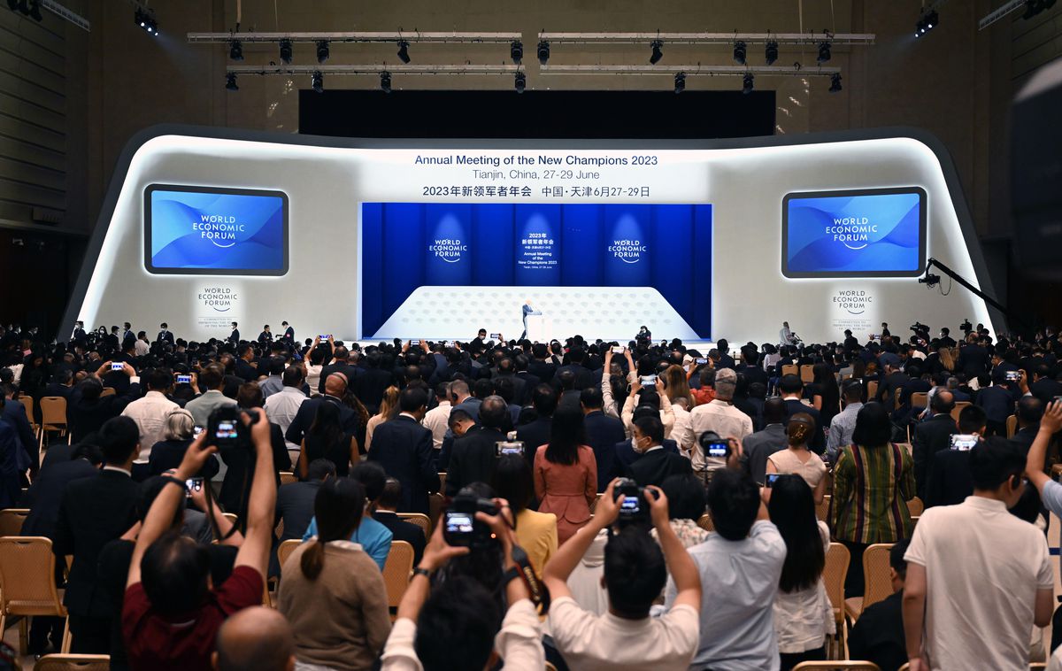 Çin\'deki Yaz Davos Forumu\'nun Açılışı Gerçekleşti