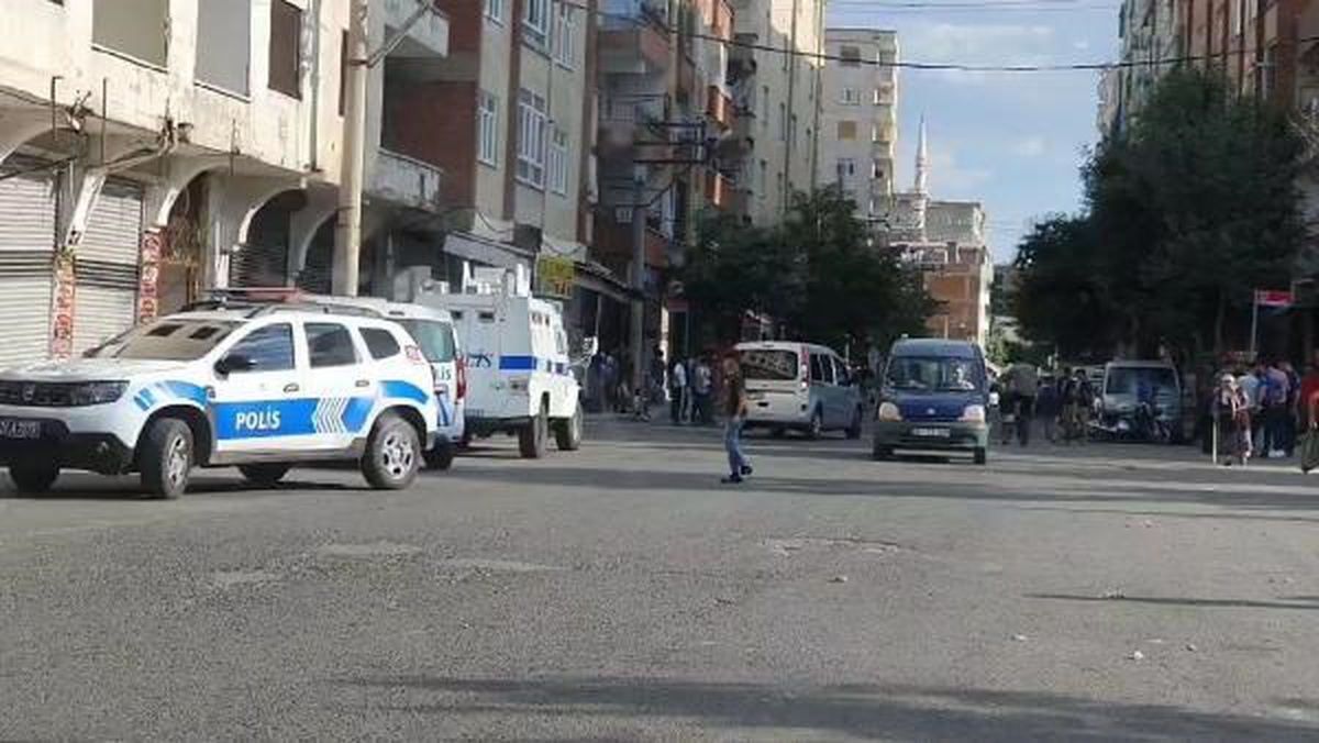 Diyarbakır\'da Husumetli İki Grup Arasında Kavga: 5 Yaralı
