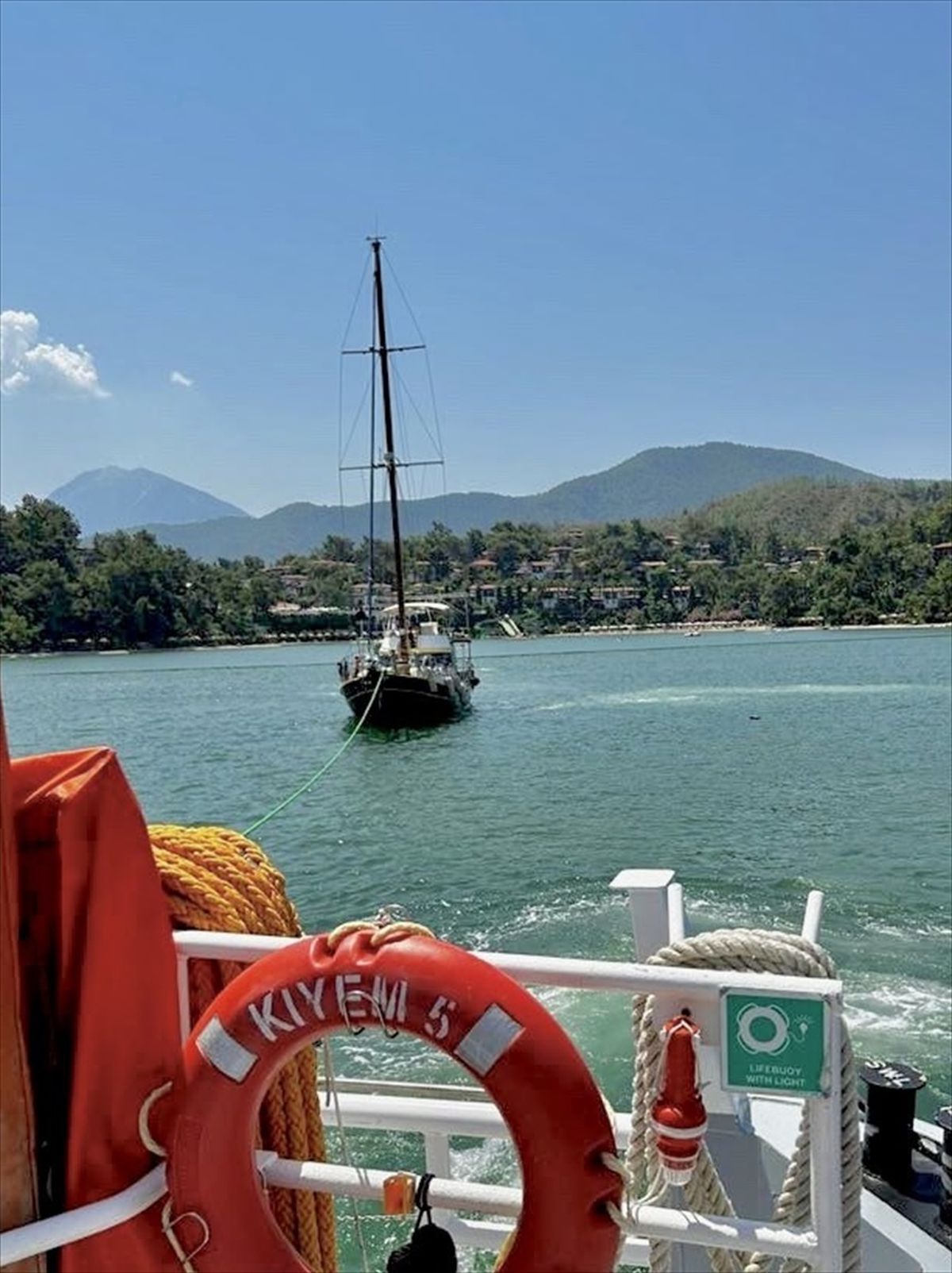 Fethiye\'de sürüklenen tekne kurtarıldı