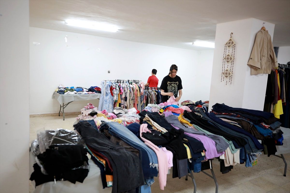 Filistinli gençler, Kurban Bayramı\'nda ihtiyaç sahibi ailelere yardım eli uzatıyor