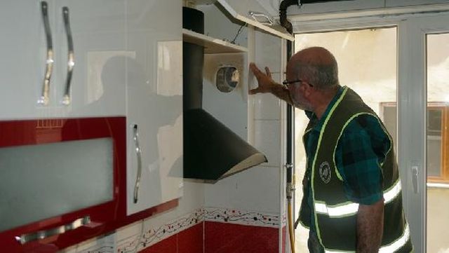 Tadilat sırasında mutfak havalandırmasında kuş yuvası buldular, asıl şoku türünü öğrenince yaşadılar Tadilat sırasında mutfak havalandırmasında kuş yuvası buldular, asıl şoku türünü öğrenince yaşadılar