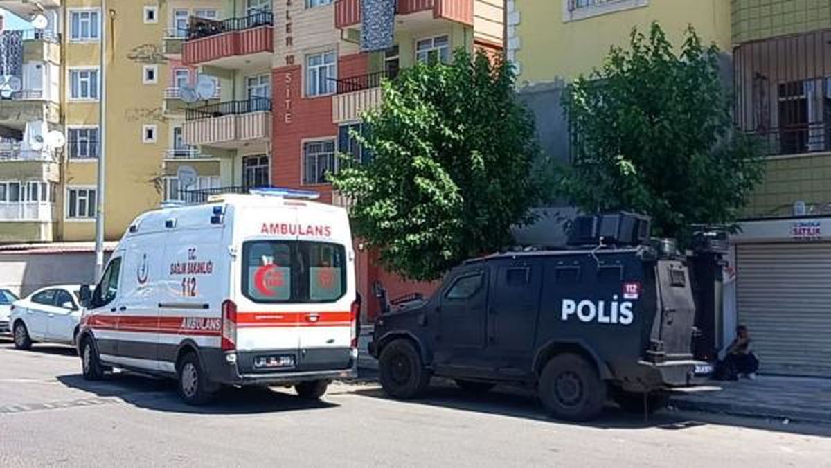 Diyarbakır\'da Husumetli İki Grup Arasında Silahlı Kavga: 1 Yaralı