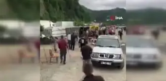 Hopa'da İpini Koparan Boğa Kurban Pazarını Birbirine Kattı