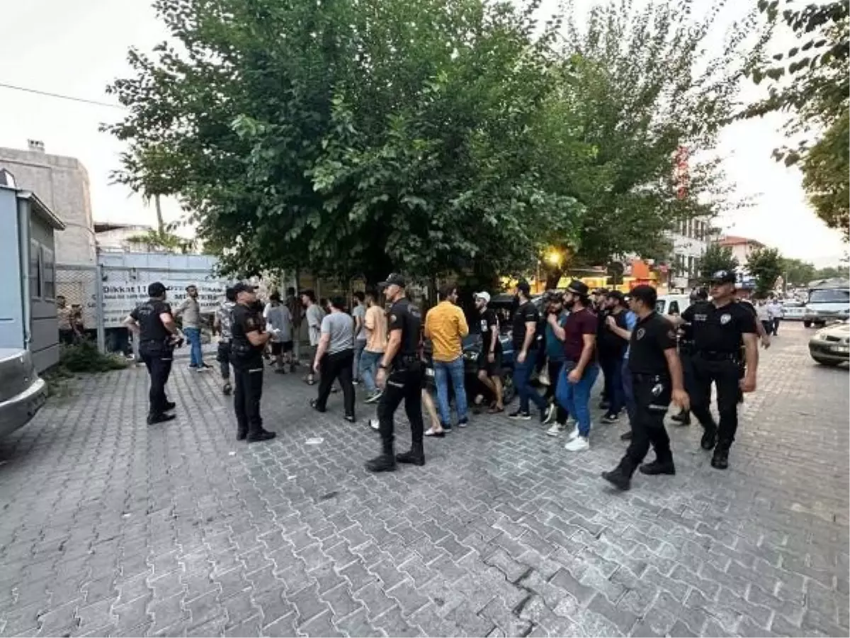 İzmir\'de 120 Kaçak Göçmen Yakalandı