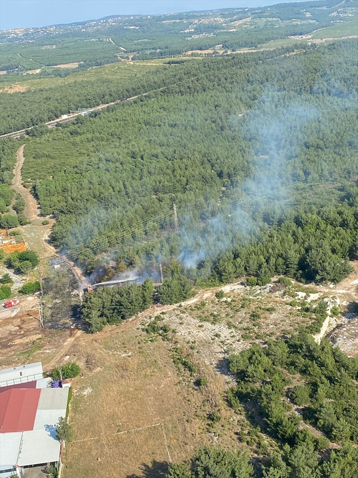 İzmir\'de Orman Yangını Kontrol Altına Alındı