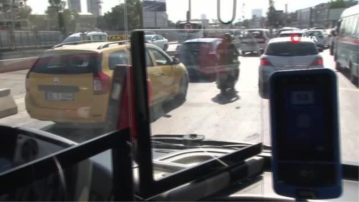 İzmir\'deki Kadın Şoförler Anketlerden Tam Not Aldı