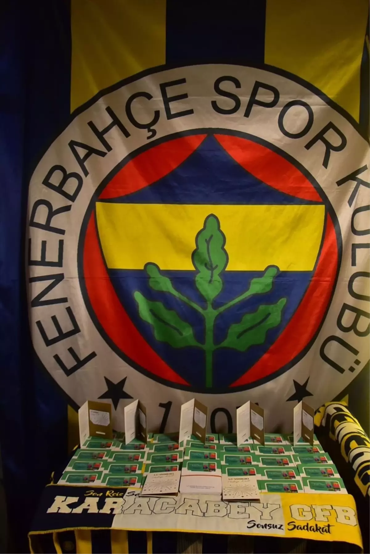 Karacabey Genç Fenerbahçeliler, 82 çocuğa bayramlık elbise ve ayakkabı dağıttı