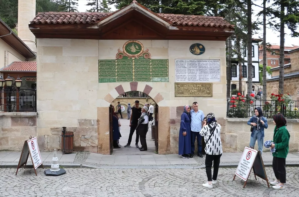 Şeyh Şaban-ı Veli Külliyesi\'nde Kurban Bayramı\'nda yoğunluk