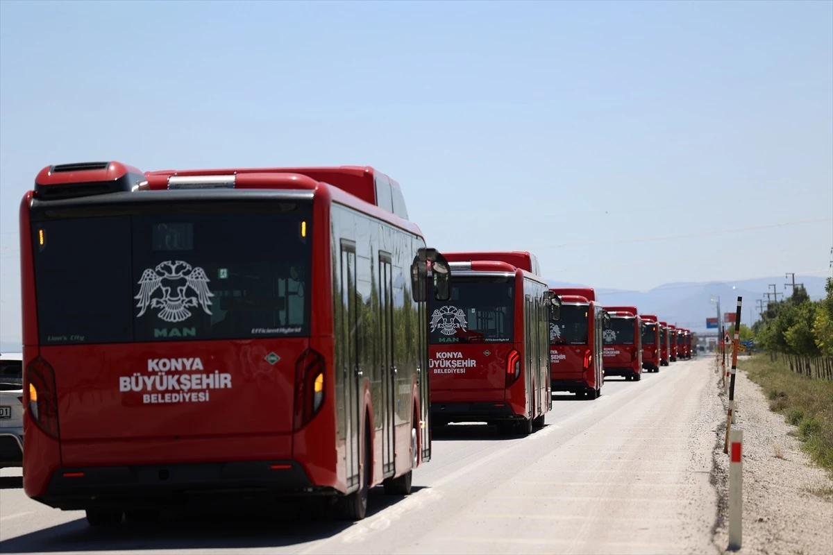 Konya Büyükşehir Belediyesi\'ne 13 yeni CNG ve hibrit otobüs geldi