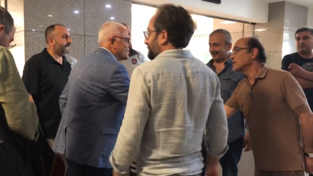 Merdan Yanardağ'a adliyede destek vermeye Sırrı Süreyya Önder ile CHP İstanbul Milletvekili Enis Berberoğlu gitti