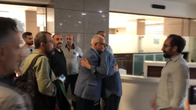 Merdan Yanardağ'a adliyede destek vermeye Sırrı Süreyya Önder ile CHP İstanbul Milletvekili Enis Berberoğlu gitti