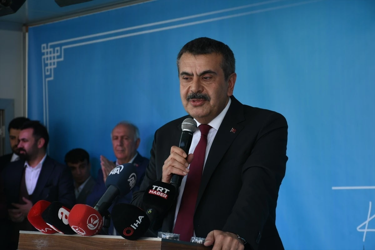 Milli Eğitim Bakanı Tekin: Cumhurbaşkanı Erdoğan ahde vefa konusunda dünyaya örnek bir lider