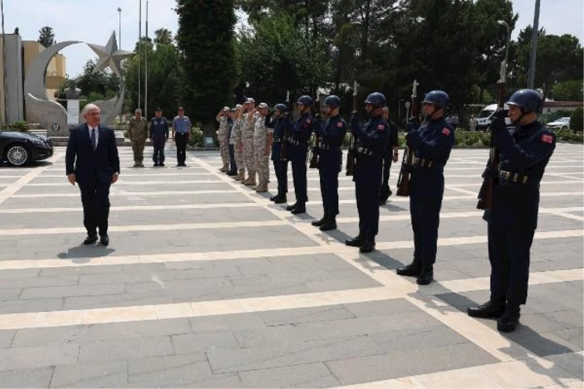 Milli Savunma Bakanı Yaşar Güler, TSK komuta kademesiyle bayramlaşma ziyaretleri gerçekleştirdi