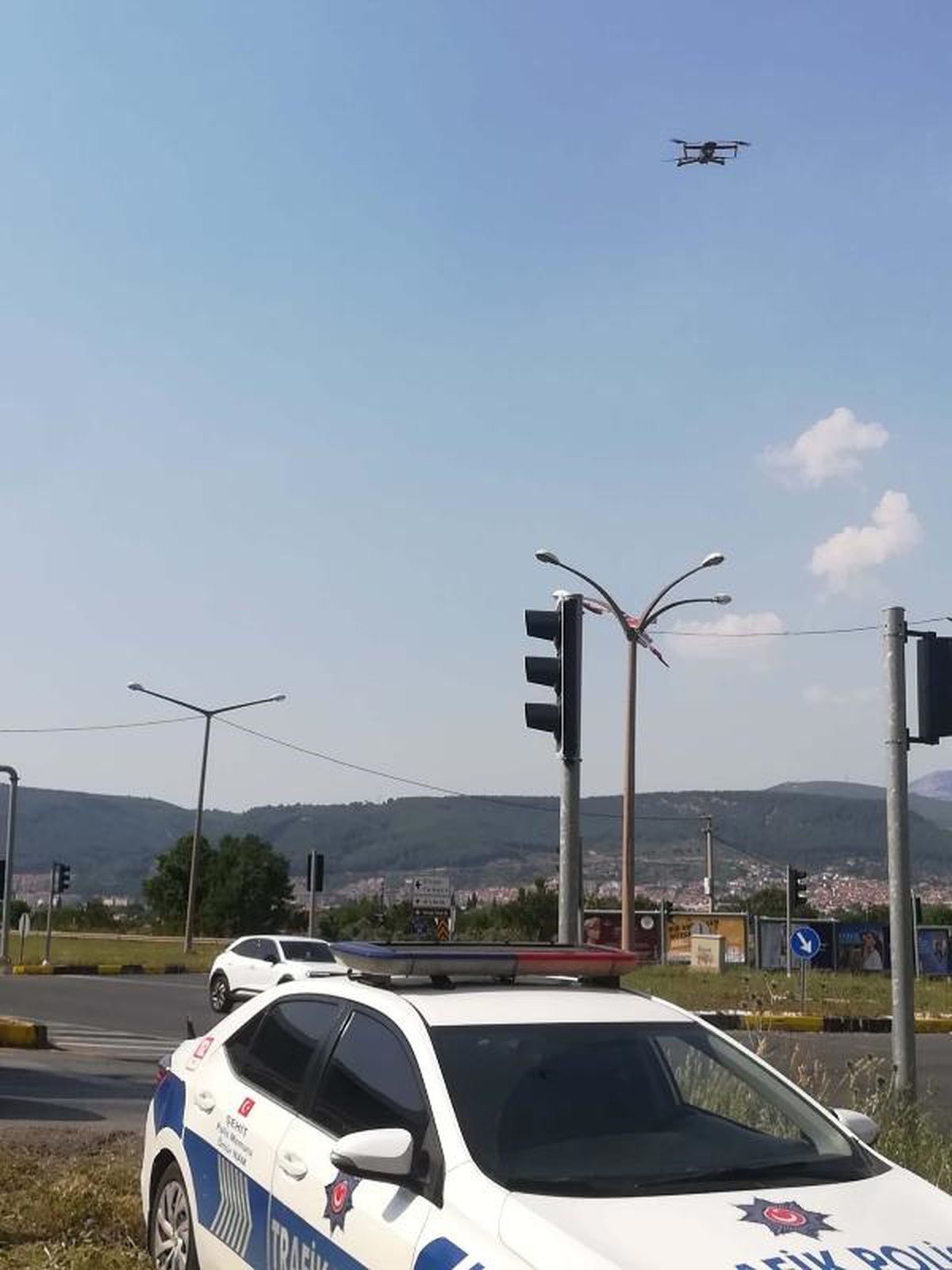 Muğla\'da Dronla Yapılan Trafik Denetimlerinde 18 Araç Sürücüsüne Ceza Kesildi