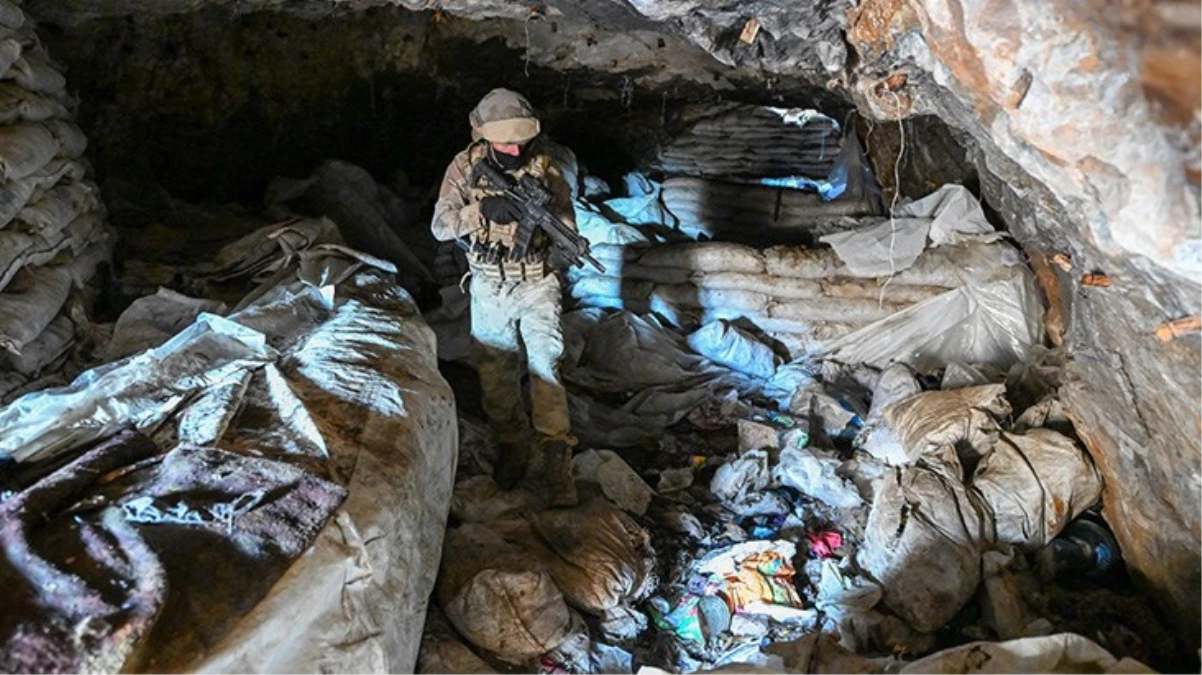 Van\'da PKK\'ya ağır darbe! Komandolar "Karataş Çukurları"nı teröristlerden temizledi