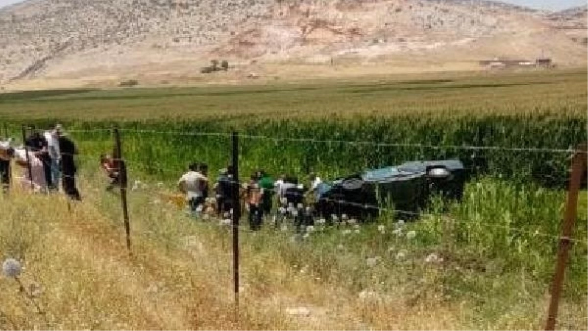 Diyarbakır\'da Otomobil Şarampole Yuvarlandı: 6 Kişi Yaralandı