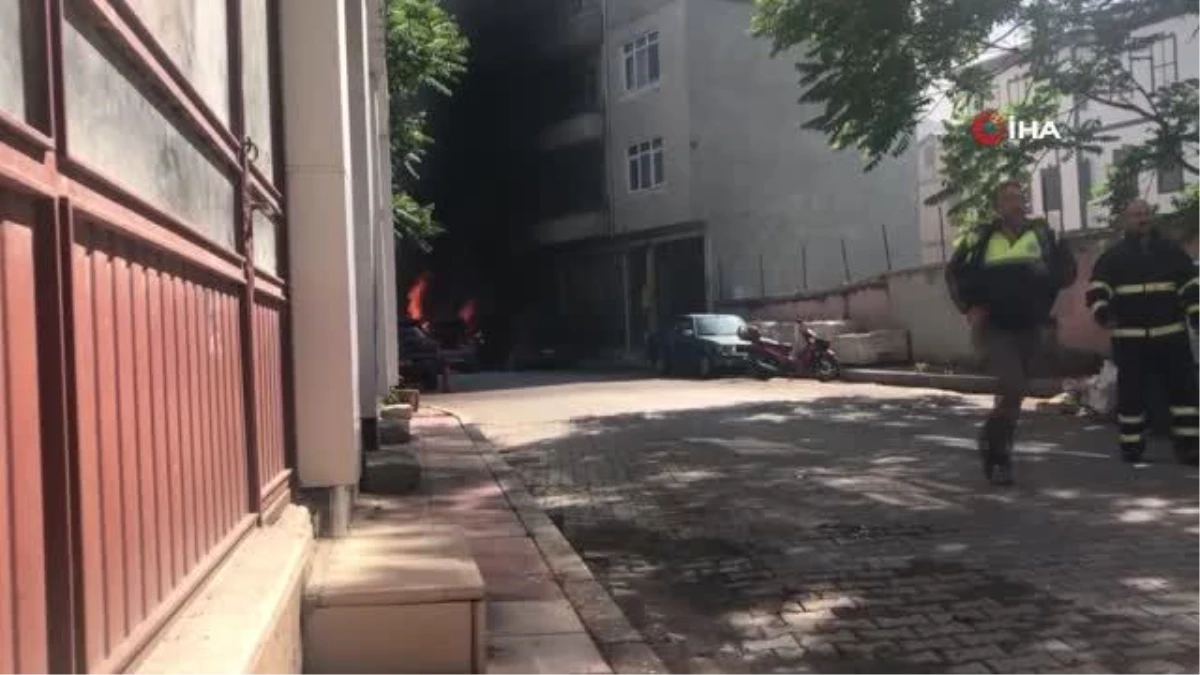 Kastamonu\'da seyir halindeki otomobil alev alev yandı