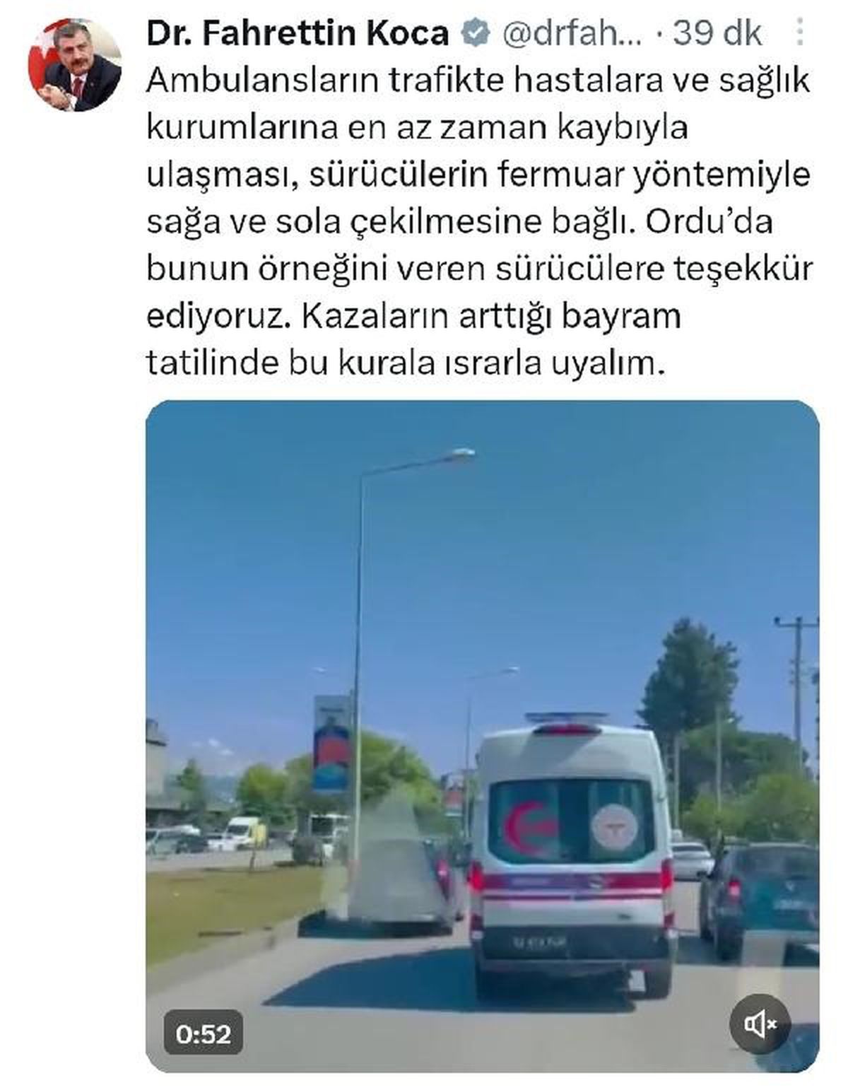 Ordu\'da sürücüler fermuar yöntemiyle ambulansa yol verdi