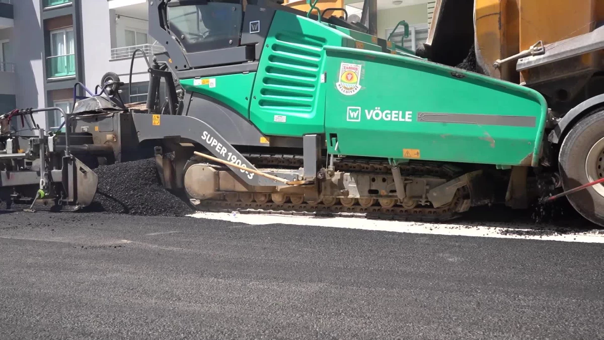 Tarsus Belediyesi Kırklarsırtı Mahallesi\'nde 1200 ton sıcak asfalt çalışması yaptı