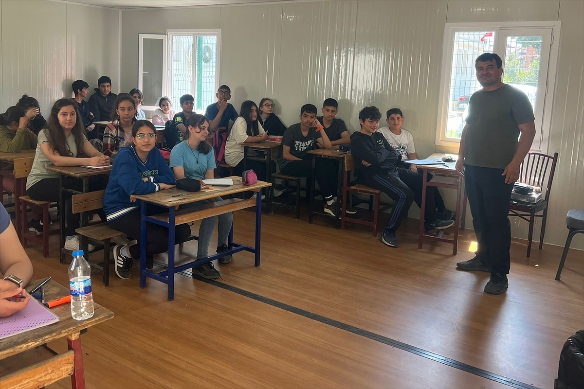 Gıda şirketi ve Alman-Türk Enstitüsü, depremzedelere konteyner yardımı sağladı