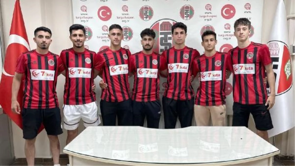 Turgutluspor, altyapısından 7 oyuncuyla profesyonel sözleşme imzaladı