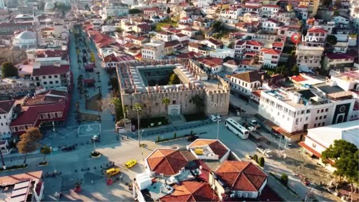Ünlü Televizyoncu ve Müzisyen Ayhan Sicimoğlu Kuşadası\'na Yerleşmeyi Planlıyor