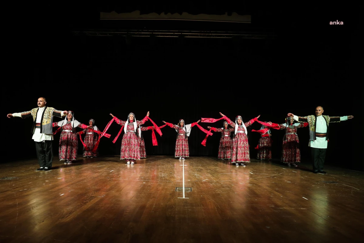 Yenimahalle Belediyesi İkinci Bahar Dayanışma Merkezi sakinleri dans gösterisi sergiledi