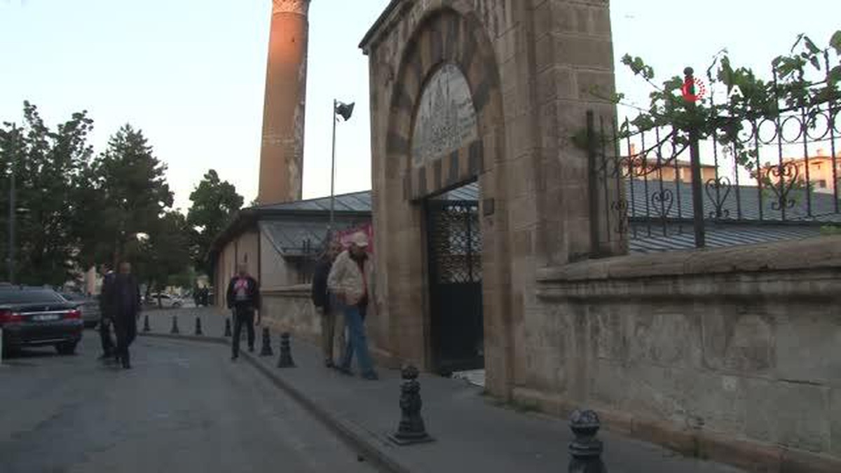 830 yıllık camide Kurban Bayramı namazı kılındı