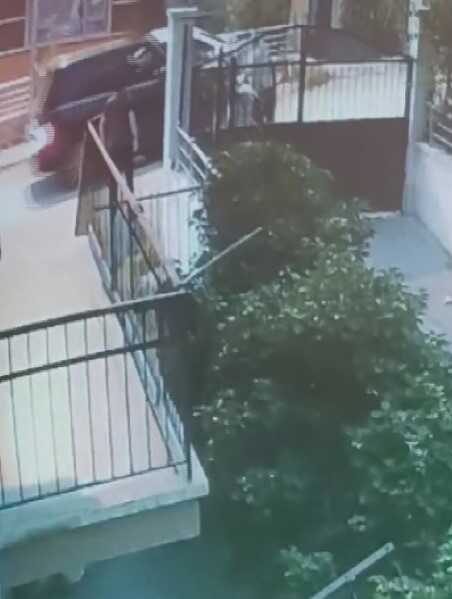 Aile içi kavga kanlı bitti: Eşinin dedesini ve kuzenini otomobille böyle ezdi Aile içi kavga kanlı bitti: Eşinin dedesini ve kuzenini otomobille böyle ezdi