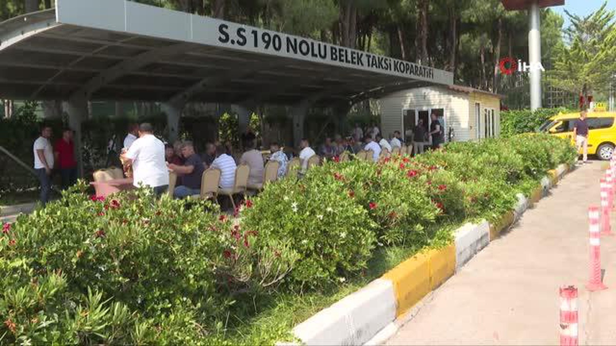 Bakan Ersoy, turizm bölgesi Belek\'te taksici esnafıyla bayramlaştı