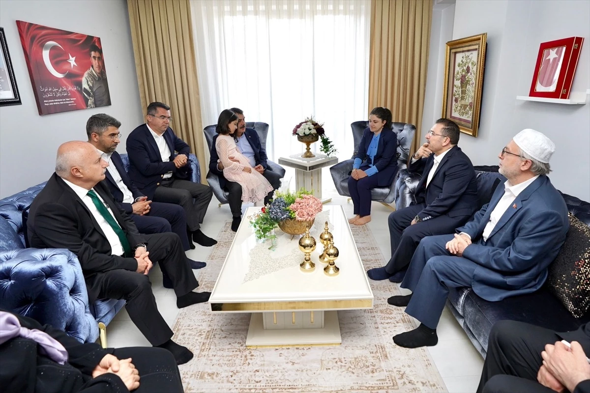 Milli Eğitim Bakanı Yusuf Tekin, şehit Piyade Teğmen Ahmet Aktepe\'nin ailesini ziyaret etti