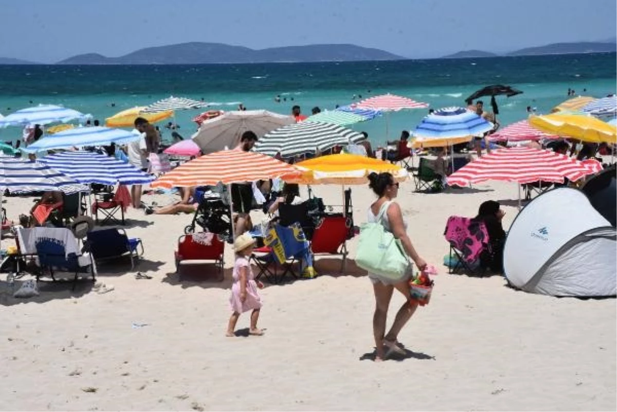 Çeşme, Kurban Bayramı\'nda tatilcilerin akınına uğradı