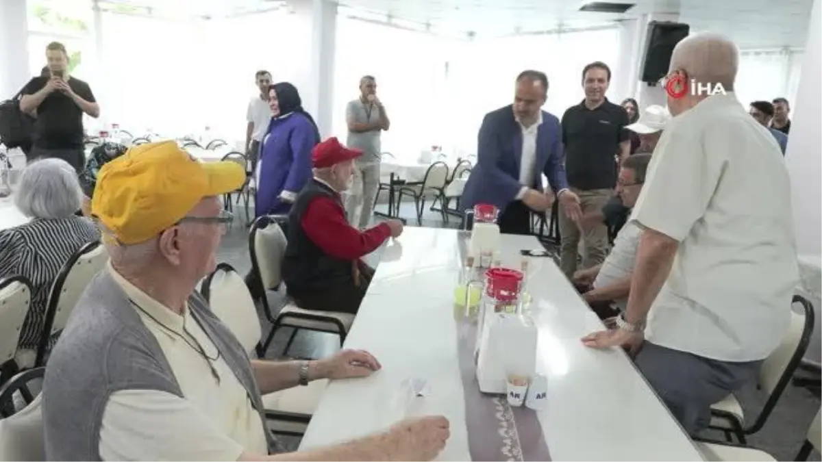 Bursa Huzurevinde Bayram Neşesi