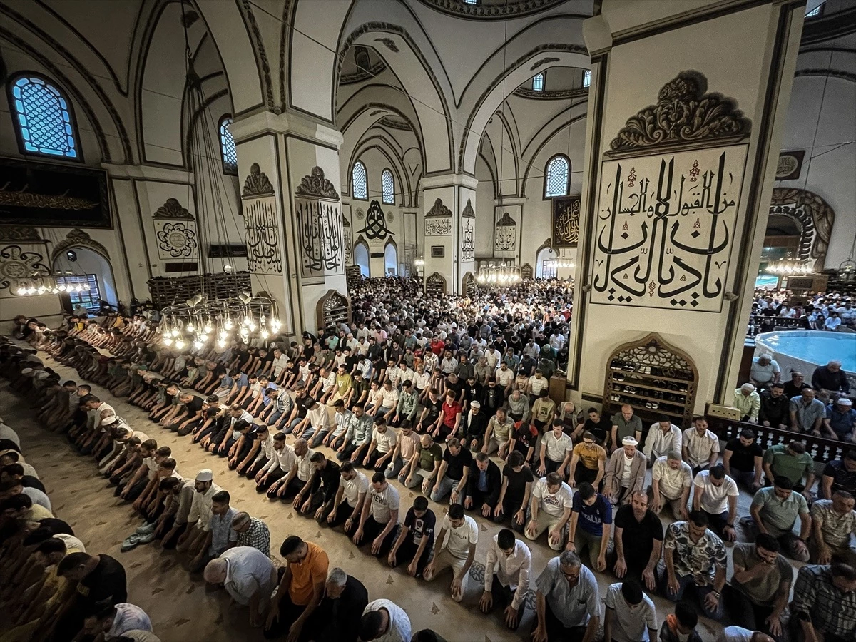 Bursa, Eskişehir, Yalova, Balıkesir, Kütahya ve Bilecik\'teki camilerde Kurban Bayramı namazı kılındı
