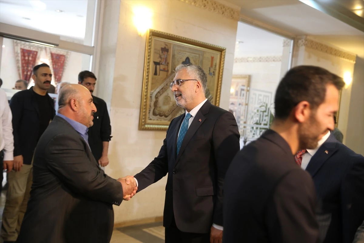 Çalışma ve Sosyal Güvenlik Bakanı Vedat Işıkhan, Mardin\'de Bayramlaştı