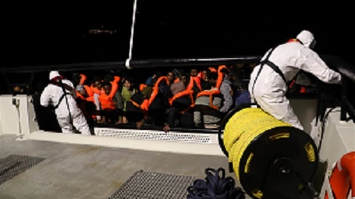 Ayvacık\'ta 57 düzensiz göçmen yakalandı