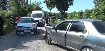 Çanakkale'de Köprüde Kaza: 2'si Çocuk 8 Kişi Yaralandı