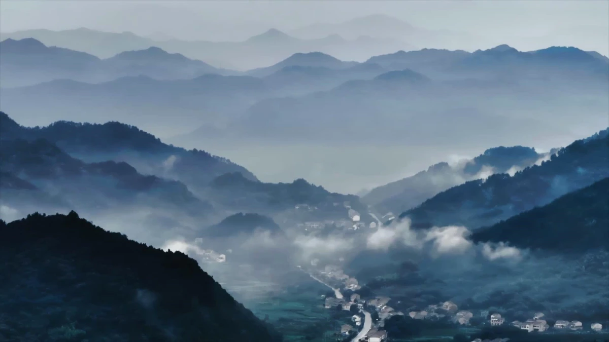 Çin\'deki Longmian Dağı\'nın tabloyu andıran manzarası