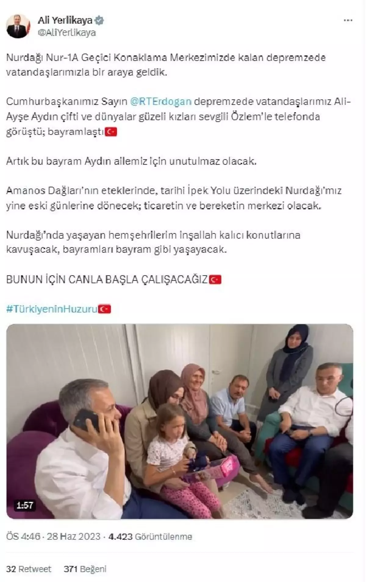 Cumhurbaşkanı Erdoğan, depremzede aile ile bayramlaştı