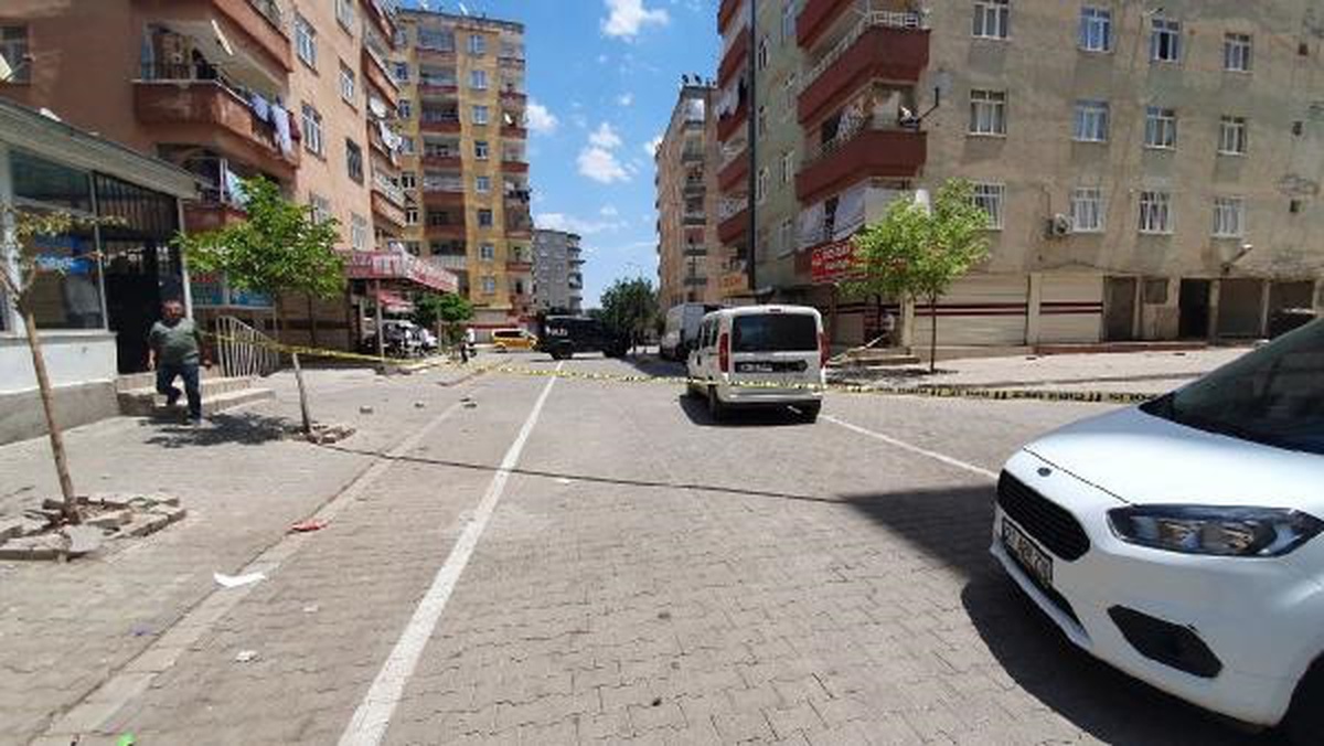 Diyarbakır\'da Yan Bakma Bahanesiyle Çıkan Kavgada 3 Kişi Yaralandı