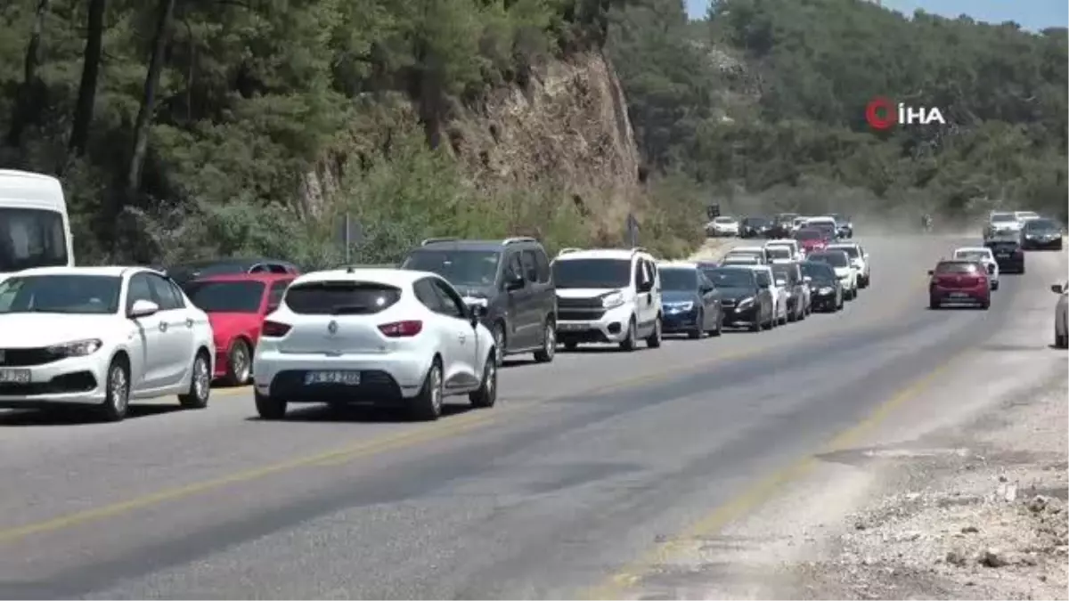 Fethiye\'de bayram yoğunluğu trafiğe yansıdı