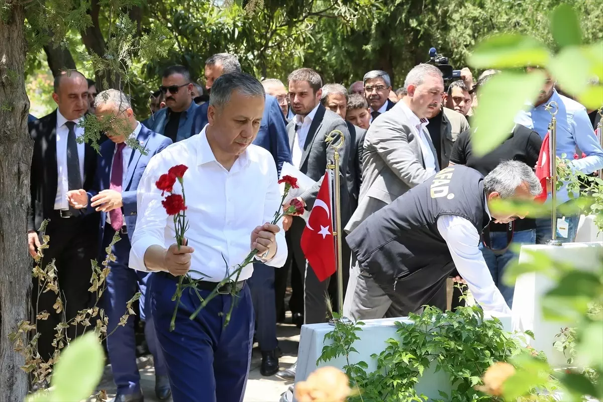 İçişleri Bakanı Ali Yerlikaya, Gaziantep\'te konteyner kent ziyaretinde konuştu Açıklaması