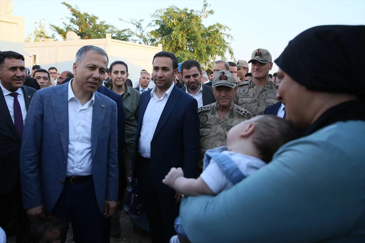 İçişleri Bakanı Ali Yerlikaya, Kilis\'teki depremzedeleri ziyaret etti