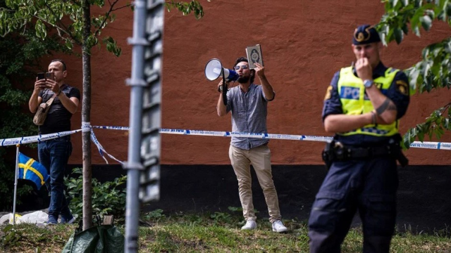 İsveç'te cami önünde Kur'an-ı Kerim'e saldırıya nefret söylemi soruşturması