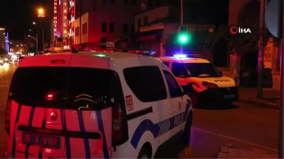 İzmir\'de karakol önünde silahlı kavga: 1 ağır yaralı