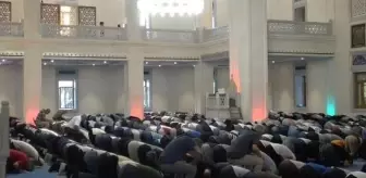 İzmir'de Kurban Bayramı'nda Camiler Doldu