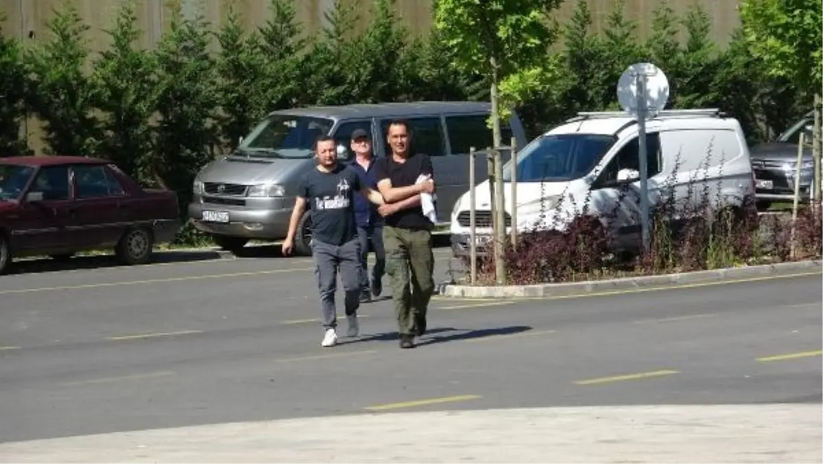 İzmit'te Kurban Kesimi Sırasında Yaralanan Acemi Kasaplar Hastanelere Başvurdu